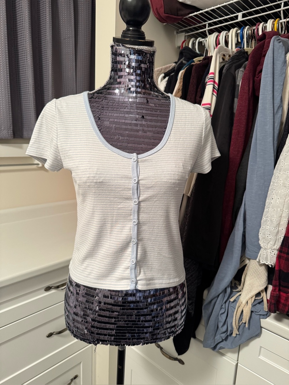 Harlow Light Blue Striped Button-Front Scoop Neck Crop Top L
